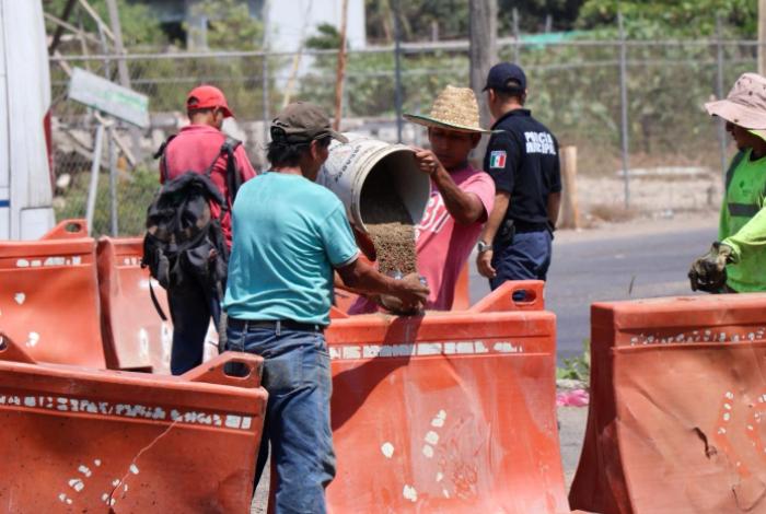 Autoridades bloquean “retorno” cerca del entronque de Las Adelitas