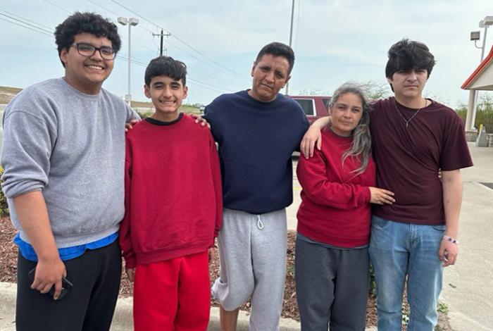 Autoridades liberan a jóvenes mariachis mexicanos retenidos por migración en Texas