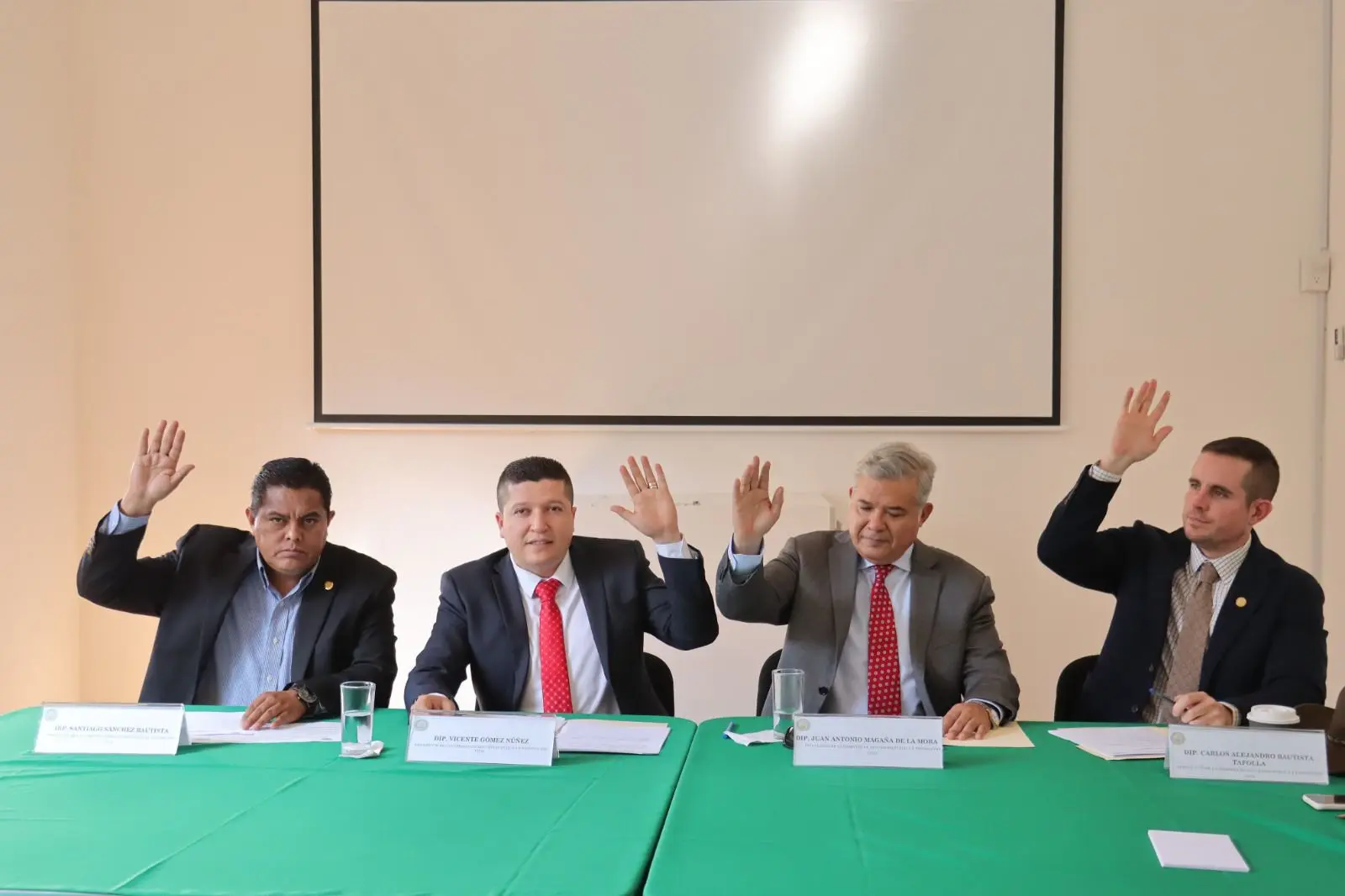 Avanzan acciones para proteger a mujeres, NN y A de la violencia: Vicente Gómez