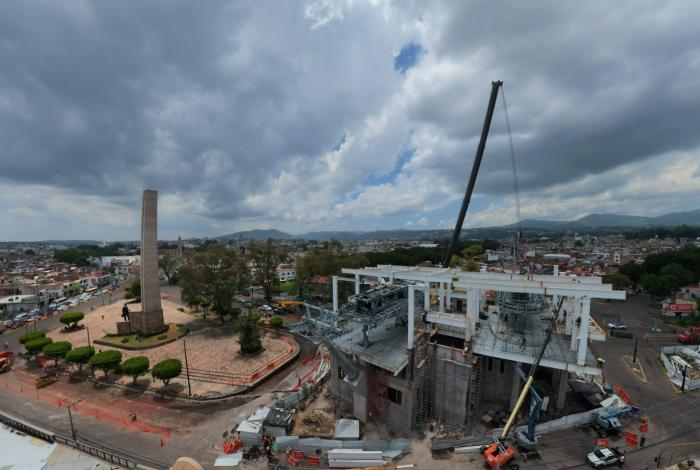 Avanzan obras del Morebús en Tres Puentes con reducción de un carril en el paso superior ferroviario