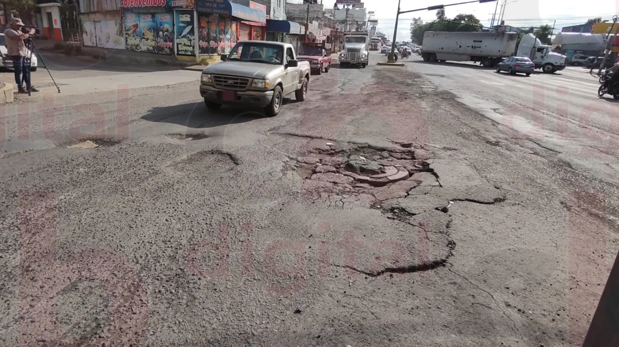 Baches en Av. Madero Pte., ponen en riesgo integridad de población de Morelia