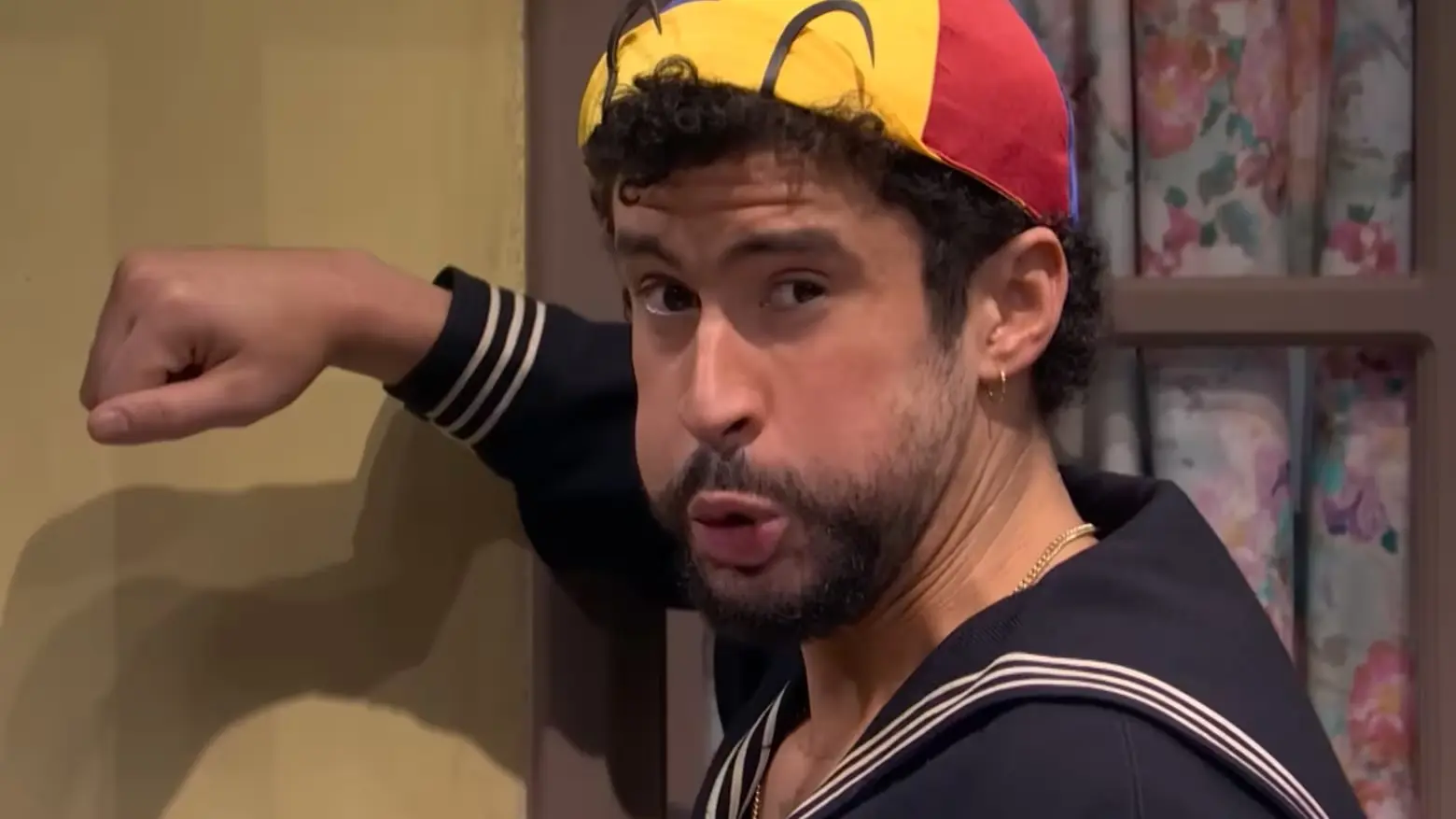 Bad Bunny protagoniza a Quico en recreación del “Chavo del Ocho” en Saturday Night Live | VIDEO