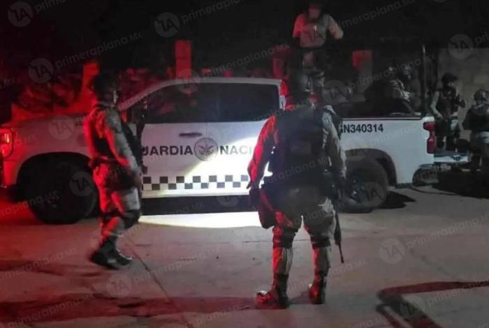 Bal3an domicilios e incendian un vehículo, en Cuitzeo