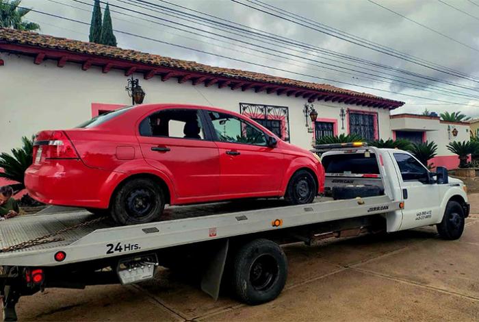 Balean a automovilista en Tacícuaro, Tenencia de Morelia; el atacante huyó en una camioneta blanca