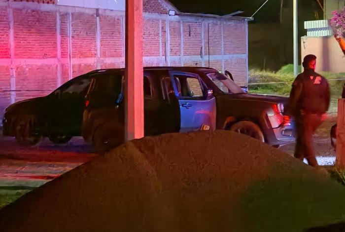 Balean a dos sujetos en una camioneta Jeep al poniente de Morelia; uno murió