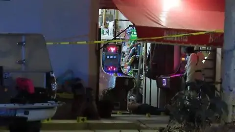 Balean a hombre mientras jugaba en una tienda de la colonia Santa Cecilia en León
