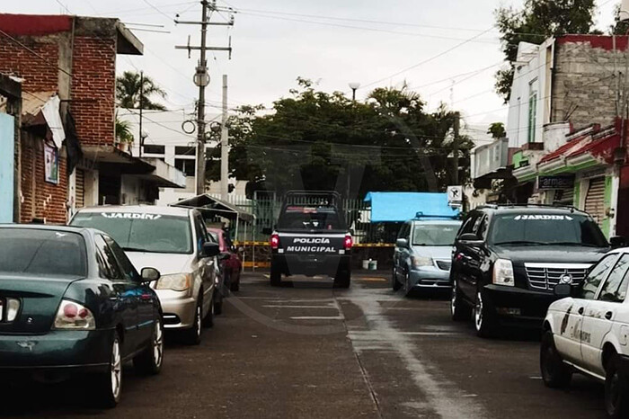 Balean a mujer afuera del Hospital Regional de Uruapan y fallece momentos después