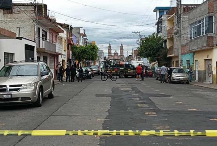 Balean a sujeto en negocio de maquinitas en la colonia Ventura Puente, Morelia; hay 1 detenido