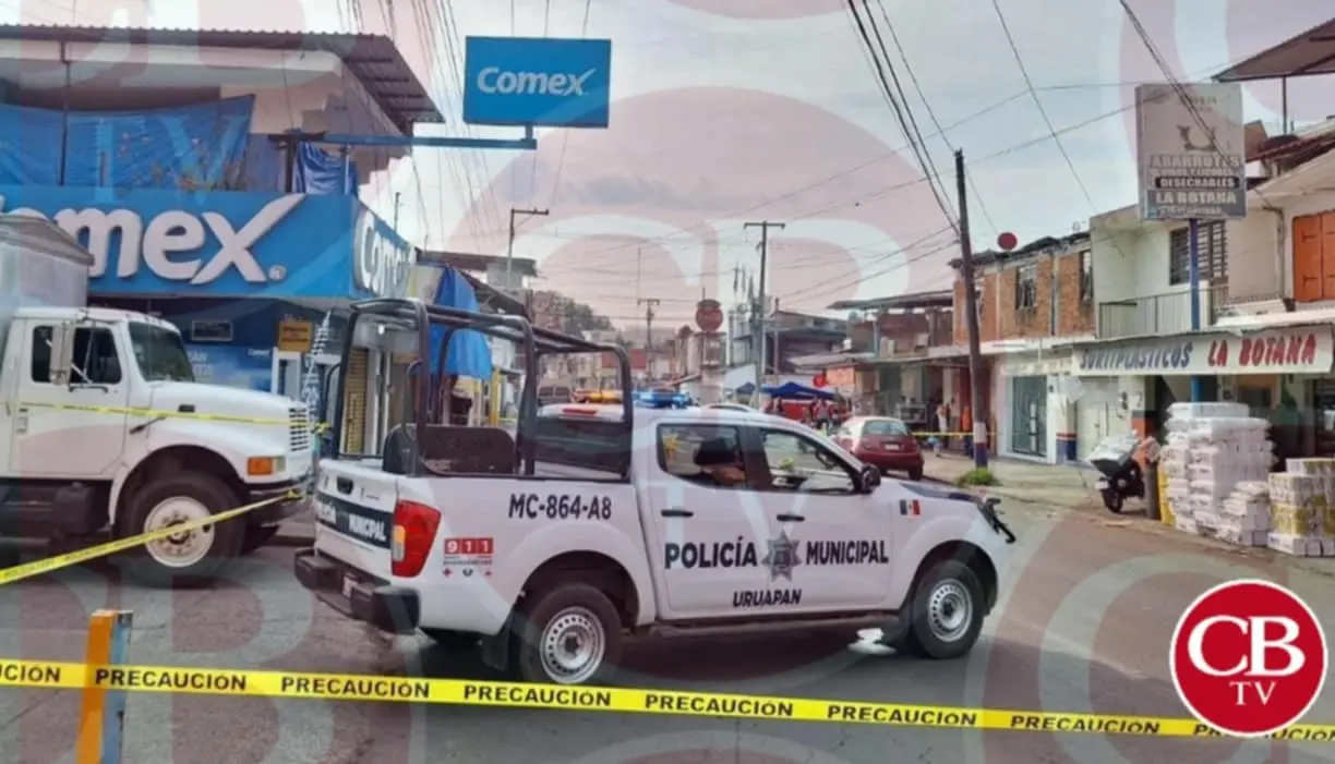 Balean una tienda de pinturas Comex en Uruapan
