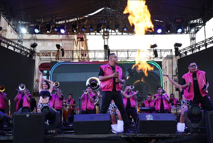 Banda La Más Fresona hace bailar a miles en el concierto de aniversario de Morelia