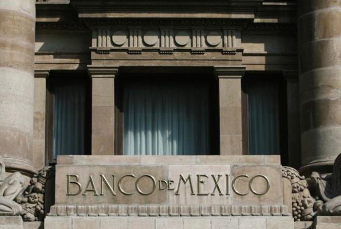 Banxico mantendrá tasa de interés en 6,5 % ante riesgos del entorno global