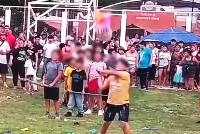 ¡Barbarie! Rompen piñatas de barro repletas de animales vivos en Campeche