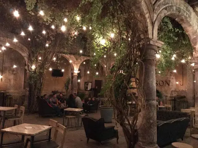 Bares formales denuncian competencia desleal en Morelia