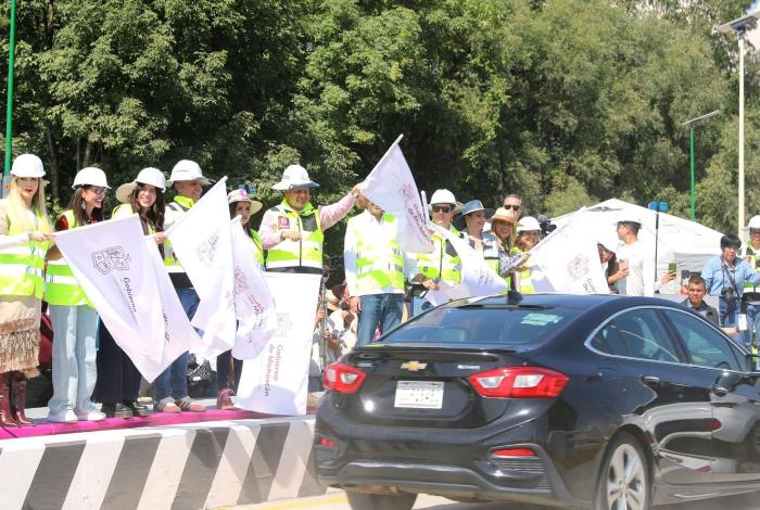 Bedolla abre carriles superiores del Paso La Hielera; agilizará el tránsito de 30 mil vehículos diarios