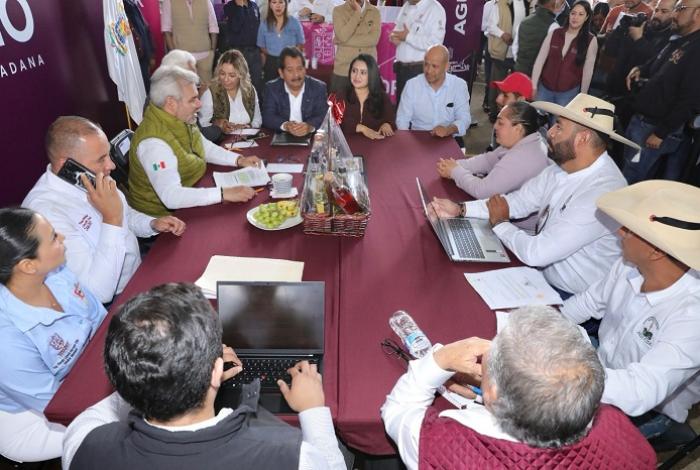 Bedolla lleva audiencia pública a Madero; mezcaleros reconocen impulso al sector