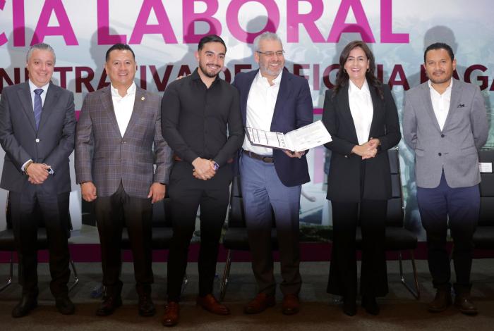 Bedolla regulariza situación laboral para cerca de 2 mil docentes michoacanos