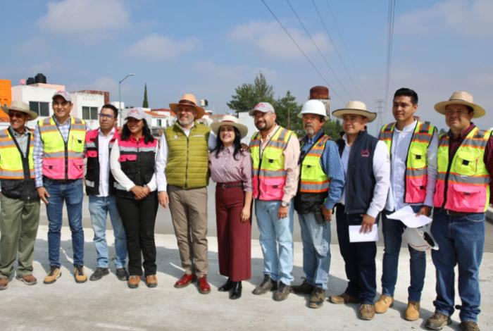 Bedolla supervisa obra de concreto hidráulico en av. Amalia Solórzano; durará más de 5 décadas