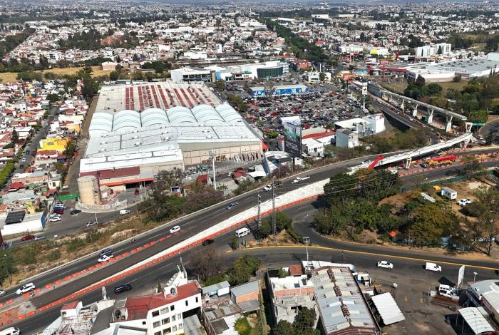 Bedolla supervisa obra del distribuidor de la salida a Pátzcuaro; registra 70 % de avance