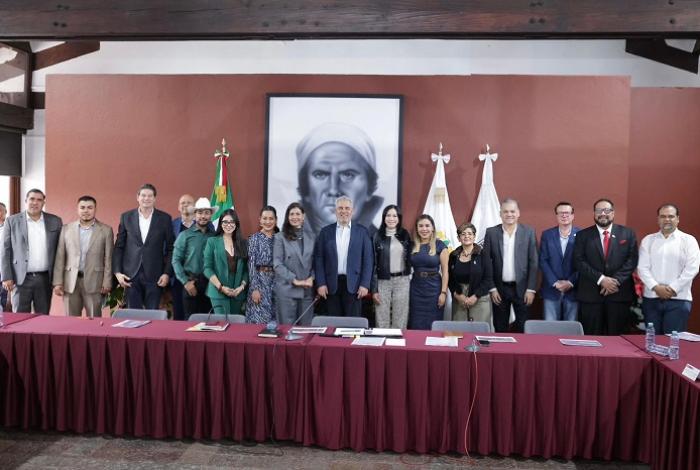 Bedolla y alcaldes construirán 10 nuevos planteles para bachillerato