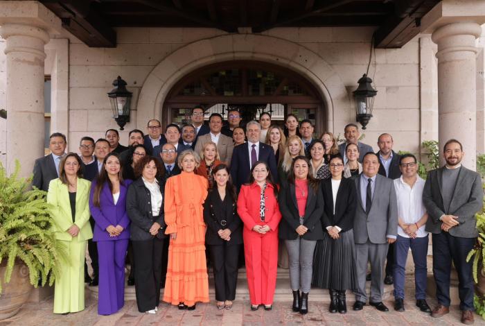 Bedolla y magistrados electos sostienen reunión institucional