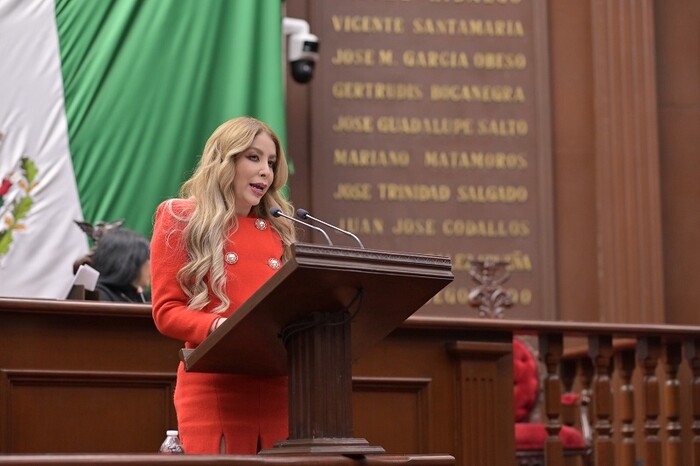 Belinda Hurtado impulsa iniciativa para inscribir en letras de oro el nombre de la UMSNH