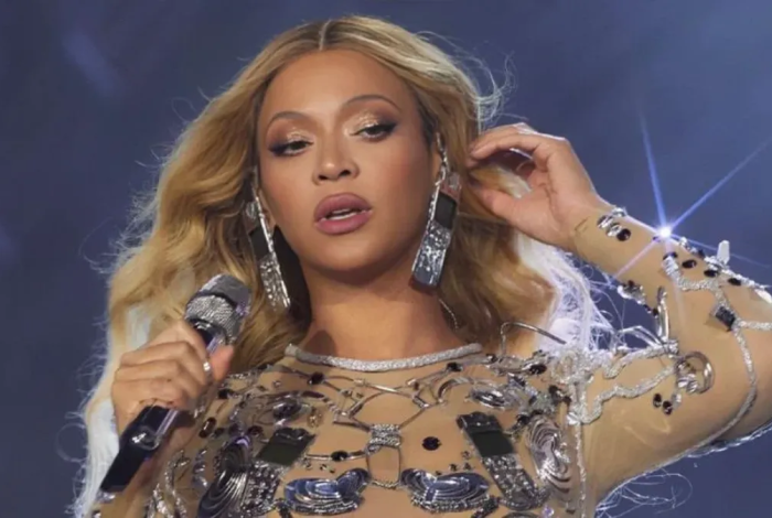 Beyoncé detiene show en Houston por falla técnica