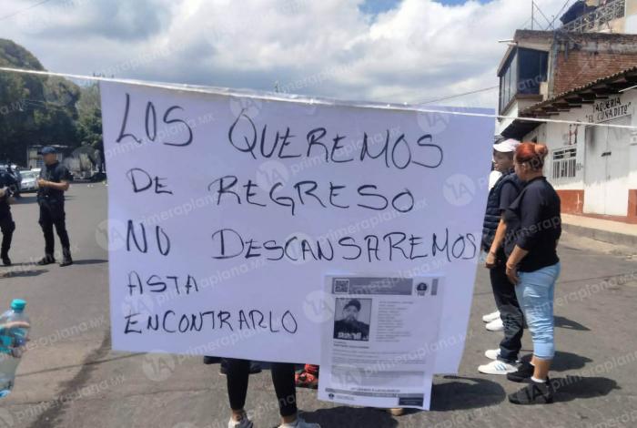 Bloquean entronque Pátzcuaro-Santa Clara; exigen que aparezca Santiago