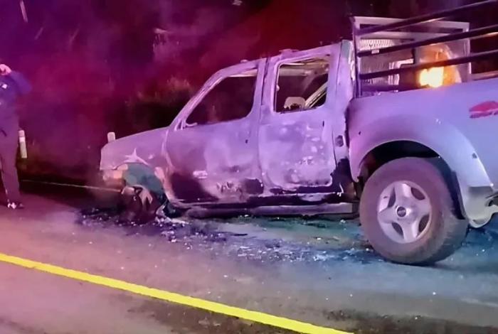 Bloqueos viales con vehículos incendiados se reportaron en la Pátzcuaro-Quiroga y la Pátzcuaro-Uruapan esta madrugada