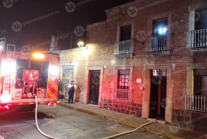 Bomberos atienen inc3ndio en casa habitación de Morelia