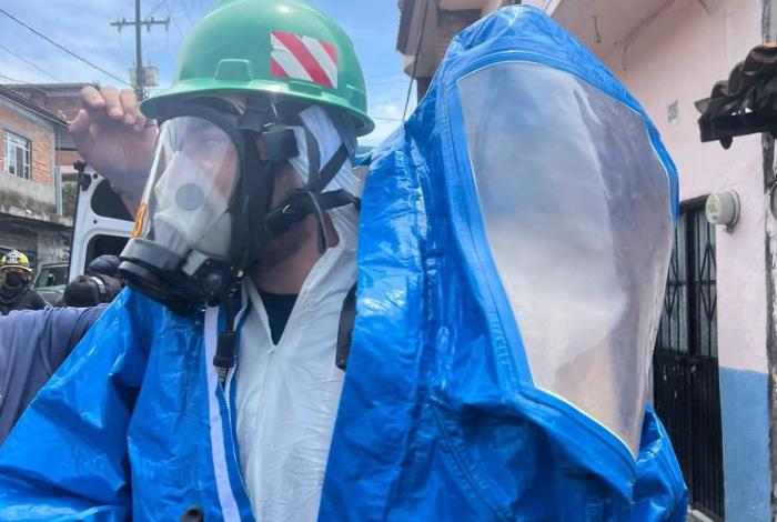 Bomberos de Zacapu se la rifan y controlan fuga  de amoniaco en hielera Anáhuac