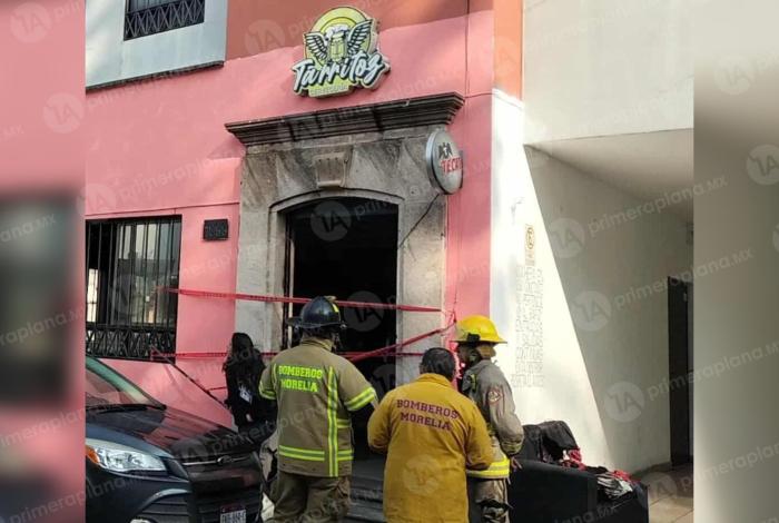 Bomberos sofocan incendio en cervecería de Morelia