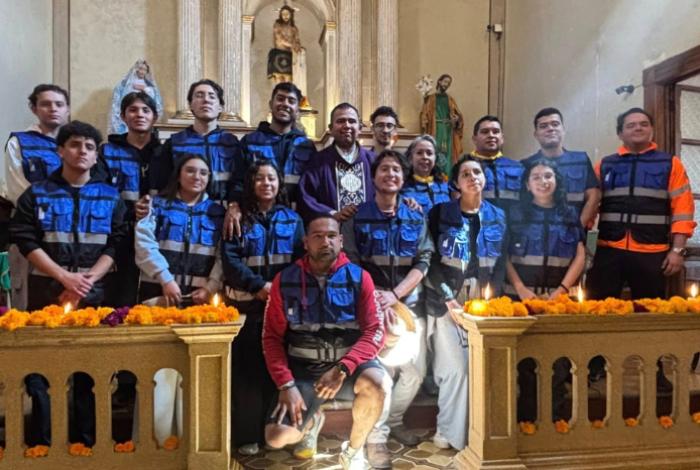 Brigada de la UVAQ ayuda en Veracruz y pide seguir apoyando a damnificados