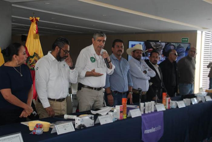 Brindan medicamento contra el gusano barrenador en Morelia; piden no enviar ganado herido al rastro