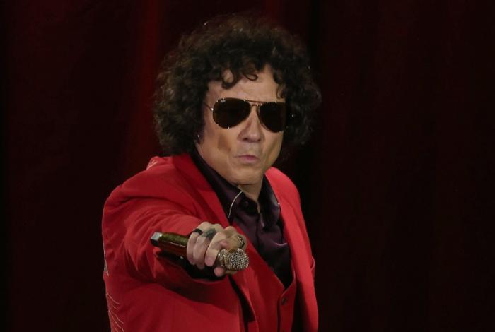 Bunbury estalla en pleno concierto por el uso excesivo de celulares