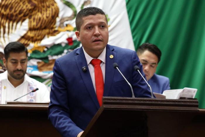 Busca Vicente Gómez tipificar como delito terapias de conversión