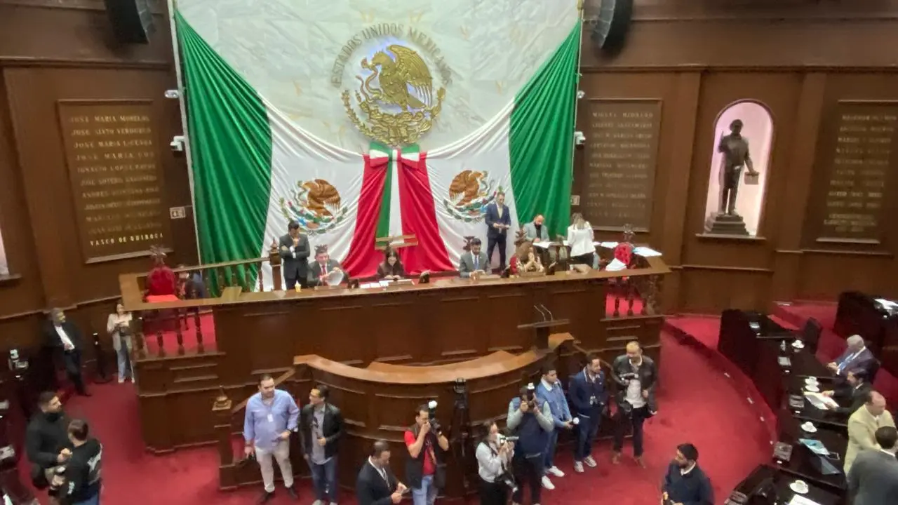 Buscan desincorporar 30 inmuebles, entre ellos el Congreso del Estado