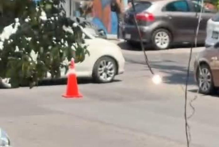 Cable de la CFE es reventado y genera cortocircuito en la avenida Lázaro Cárdenas de Morelia