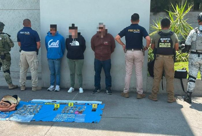 Caen tres con dr0ga tras cateos en Morelia