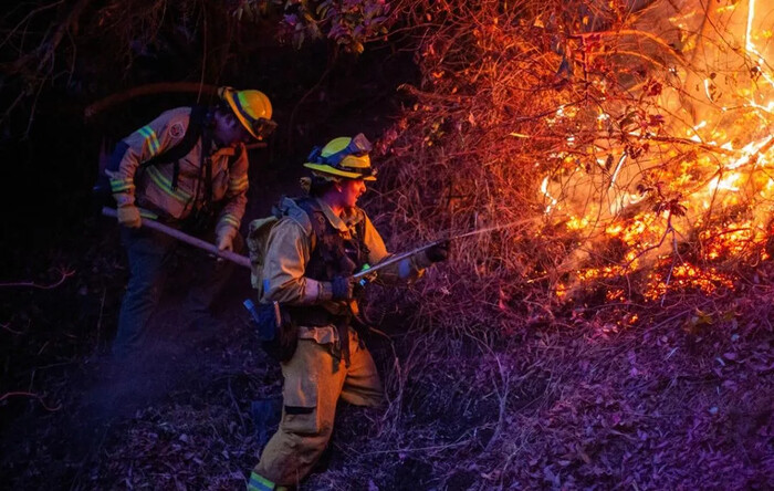 California enfrenta devastadores incendios y tensiones migratorias