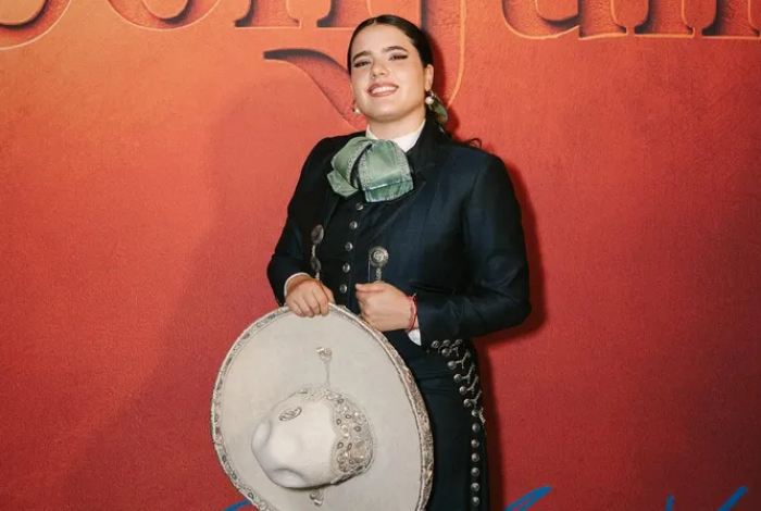 Camila Fernández responde a polémica sobre beso de doña Cuquita