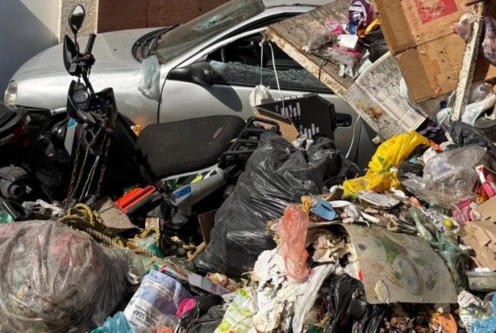 Camión de basura del ayuntamiento de Zitácuaro se queda sin frenos y vuelca