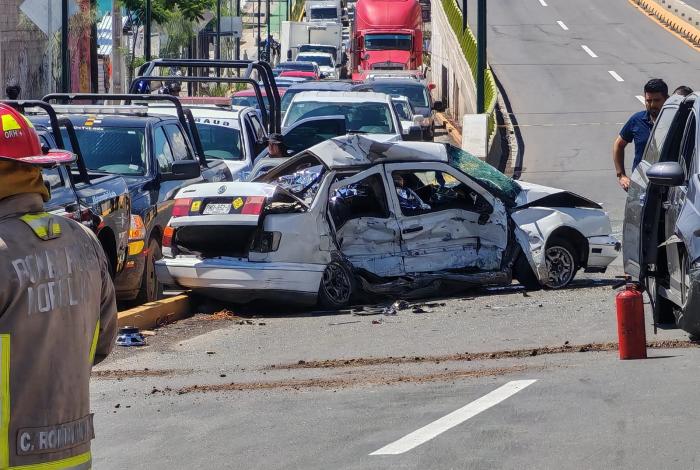 Camión de carga, presunto causante del accidente en Paso Catrinas