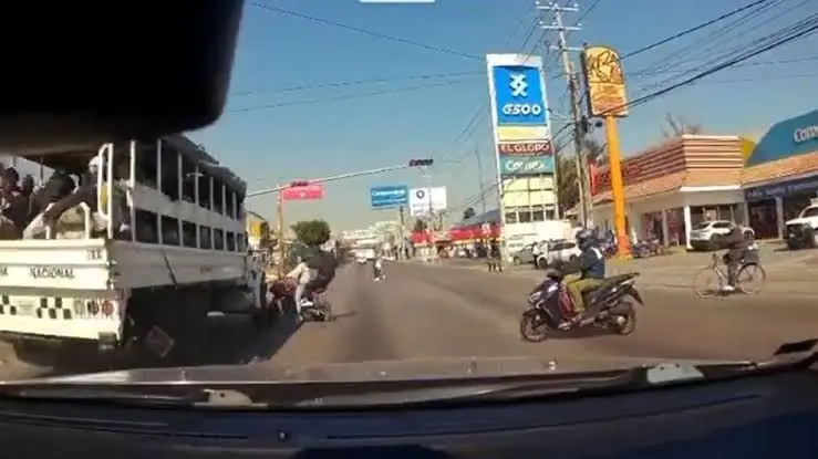 Camión de la Guardia Nacional arrolla a motociclistas en Ecatepec | VIDEO