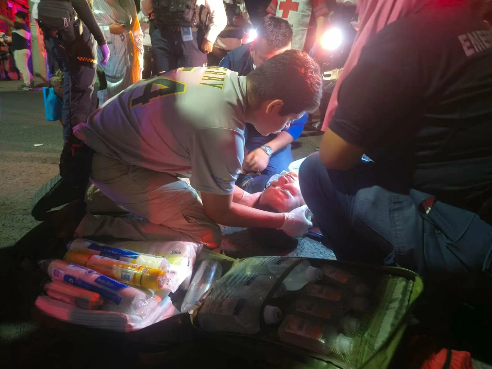 Camioneta atropella a una pareja motorizada en Morelia