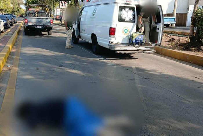 Camioneta de Seguridad Penitenciaria atropella a peatona en la avenida Camelinas de Morelia