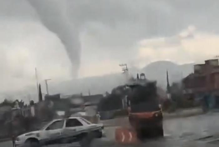 Captan embudo nuboso en San Miguel Curahuango