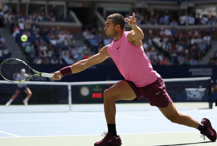 Carlos Alcaraz avanza con firmeza a cuartos del US Open