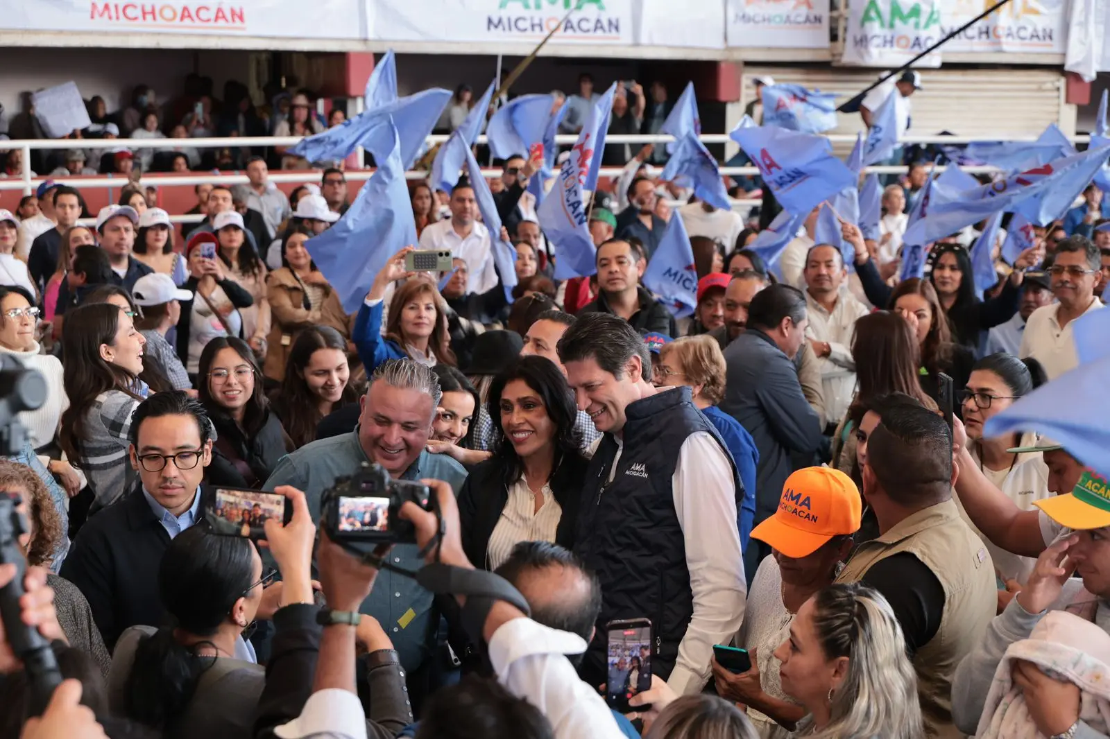 Carlos Quintana reconoce el liderazgo de mujeres y hombres independientes de AMA Michoacán