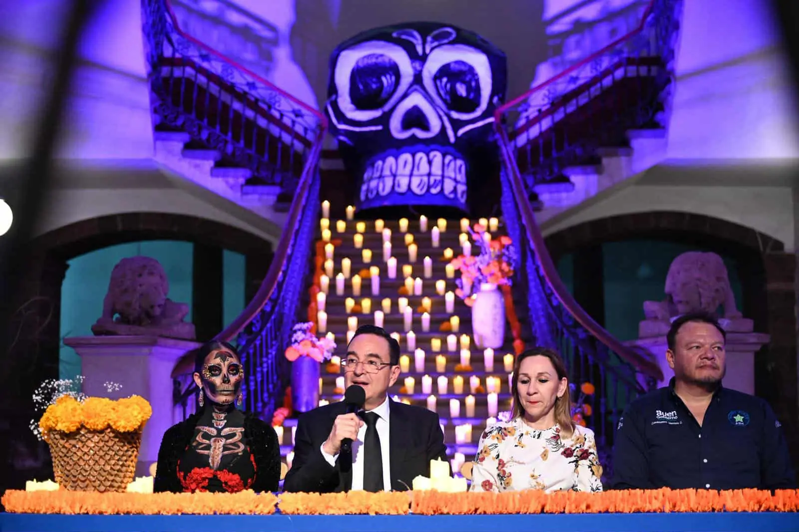 Carlos Soto, alcalde de Zamora, presenta las actividades de la Noche de Muertos 2025 en el imponente Palacio Federal