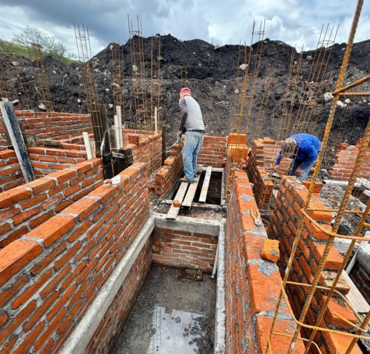 Carlos Soto cumple con Ario de Rayón: avanza construcción del nuevo panteón municipal